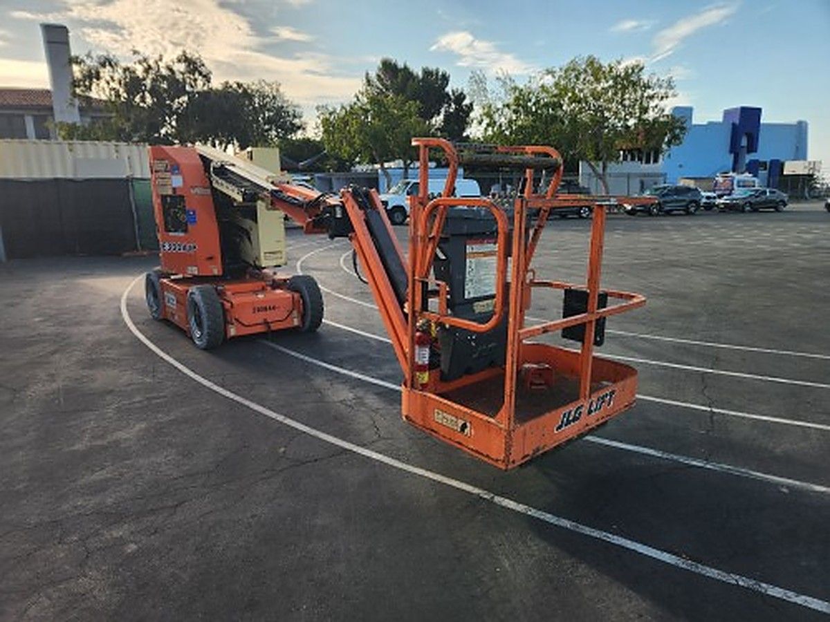 JLG E300AJP photo 3