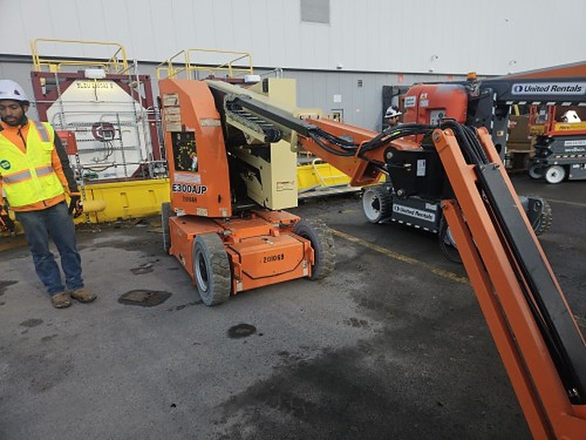 2018 JLG E300AJP for sale in Las Vegas, NV