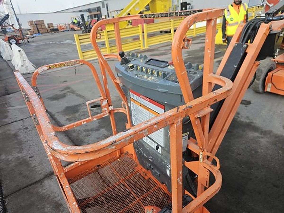 JLG E300AJP photo 3