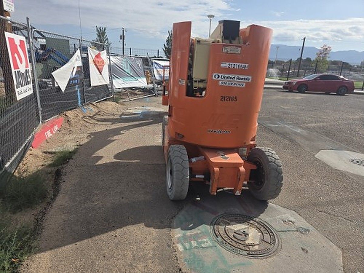 JLG E300AJP photo 2