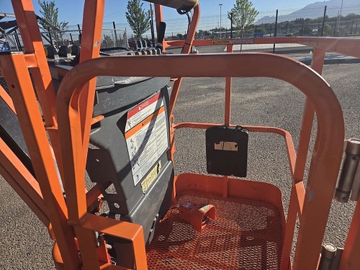 JLG E300AJP photo 9
