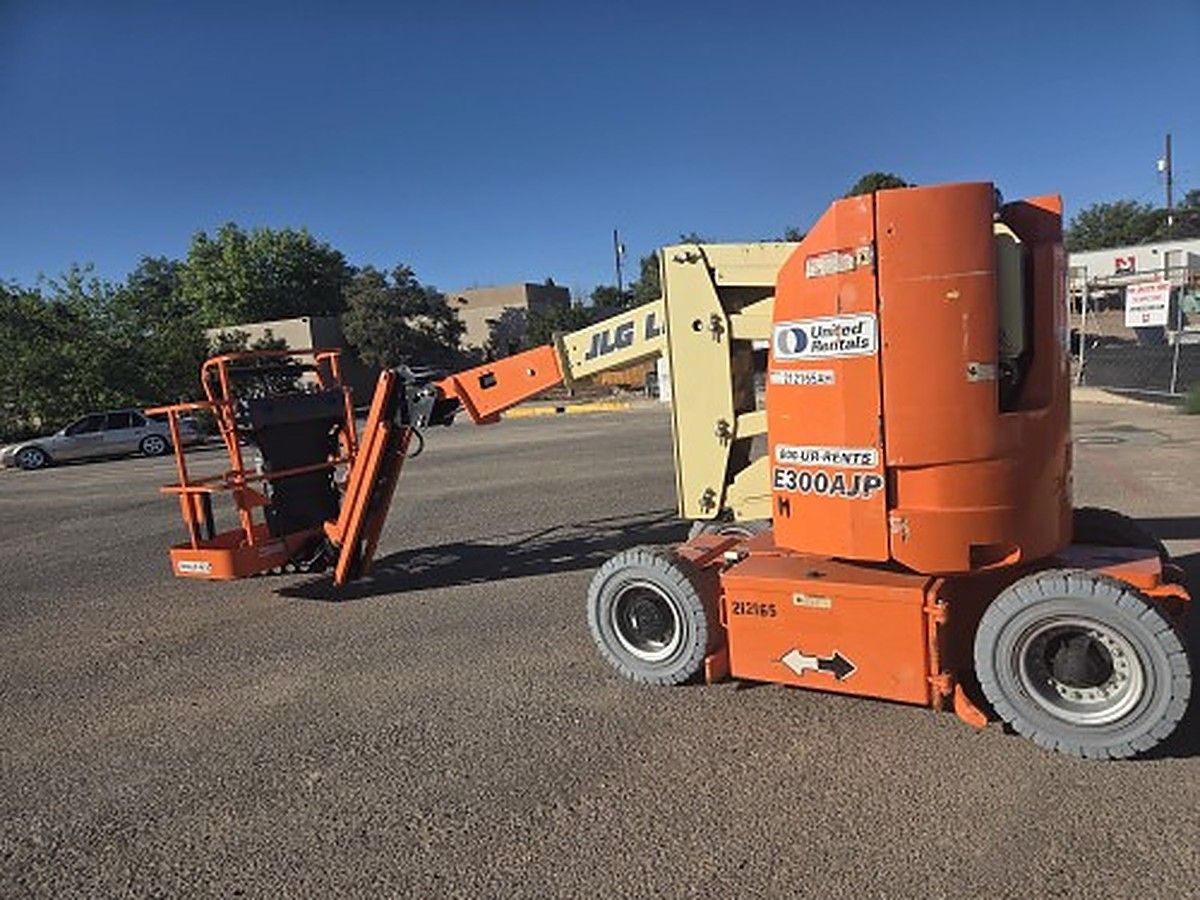 JLG E300AJP photo 10