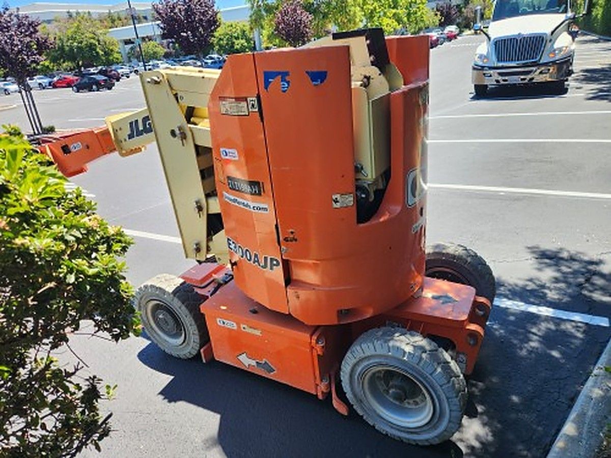 JLG E300AJP photo 2