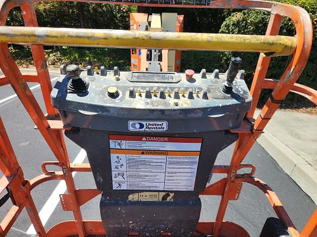 JLG E300AJP photo 4