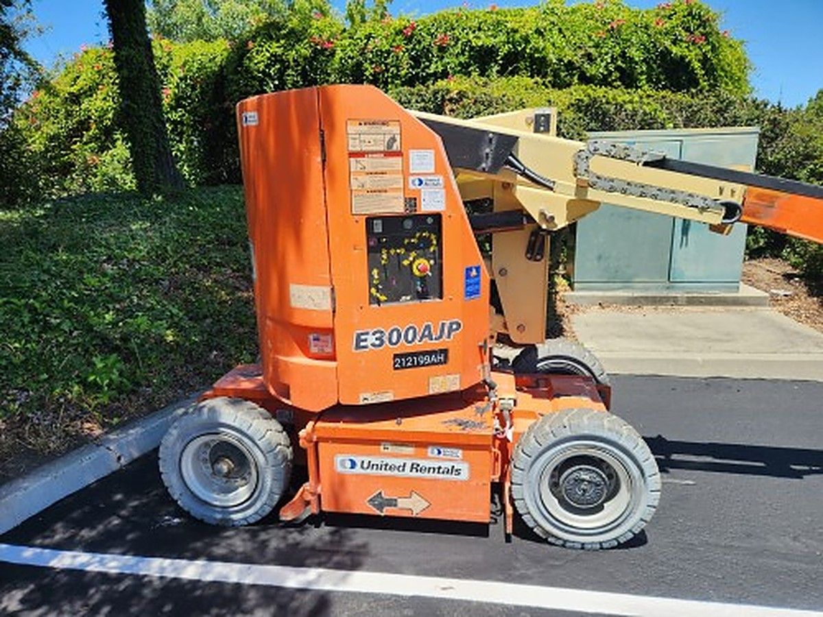 JLG E300AJP photo 5
