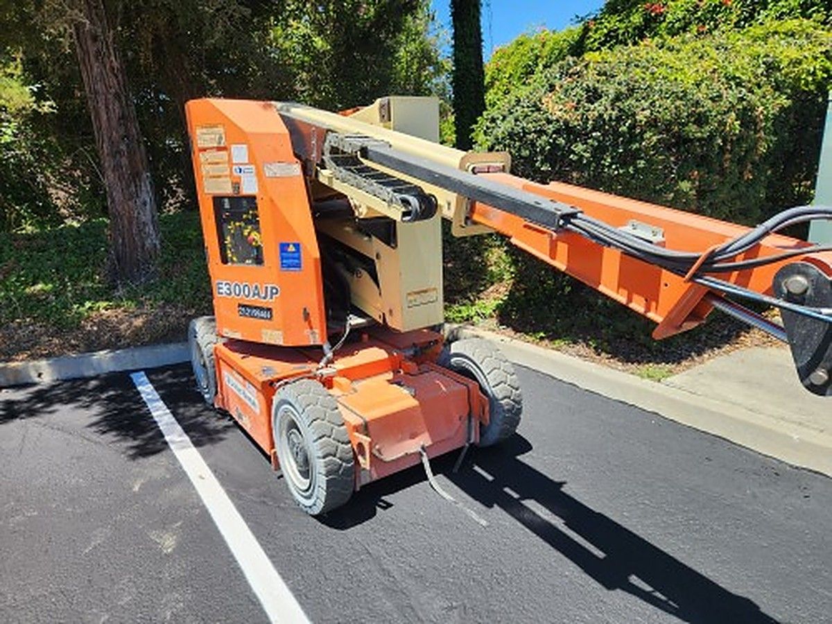 JLG E300AJP photo 6