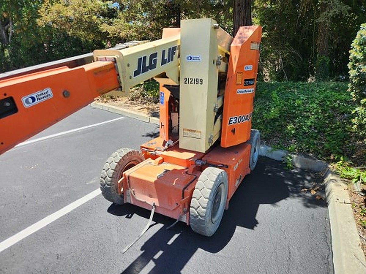 JLG E300AJP photo 7