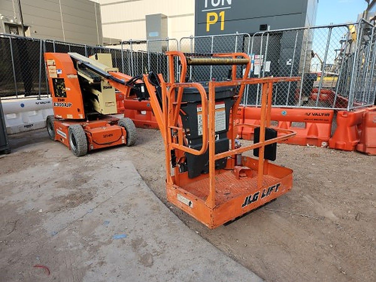 JLG E300AJP photo 3