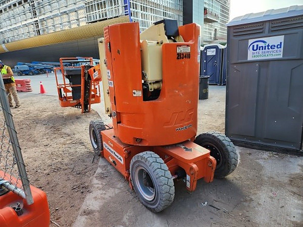 JLG E300AJP photo 4