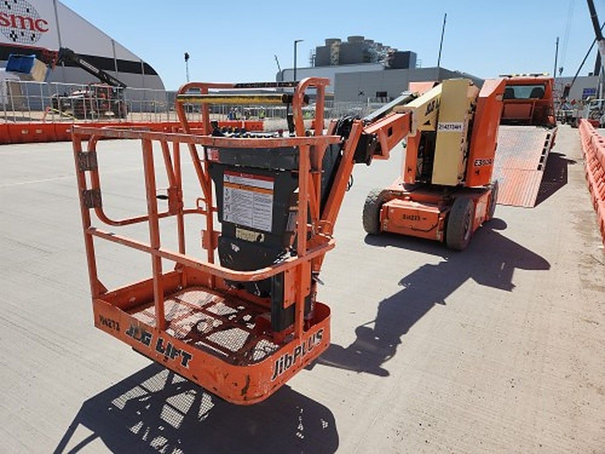 JLG E300AJP photo 2