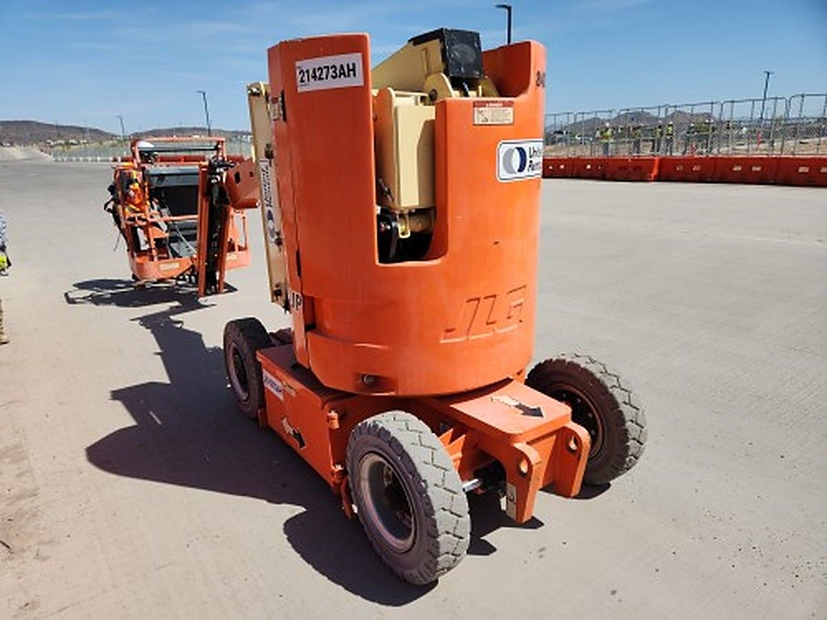JLG E300AJP photo 3