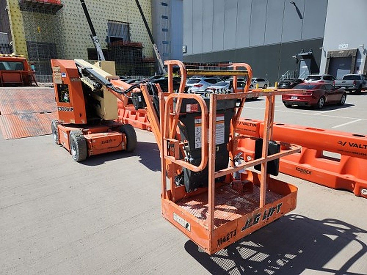 JLG E300AJP photo 5