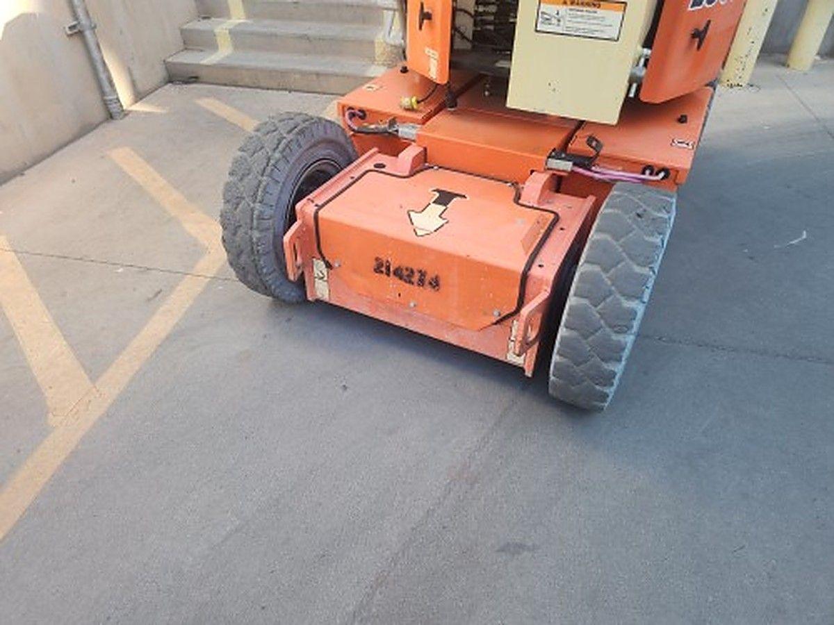 JLG E300AJP photo 2