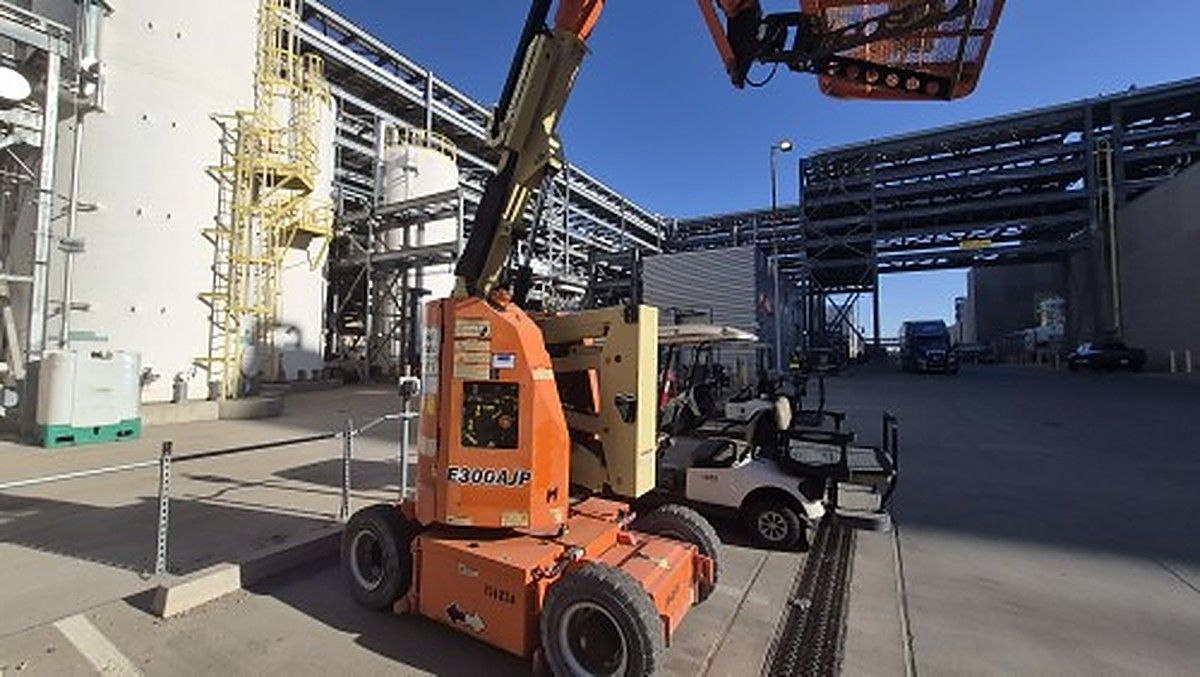 JLG E300AJP photo 8