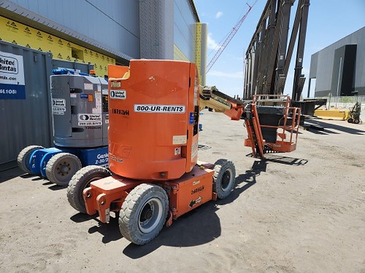 JLG E300AJP photo 2