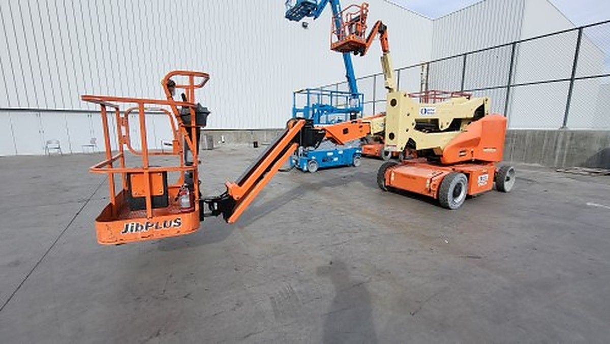 JLG E400AJPN photo 2