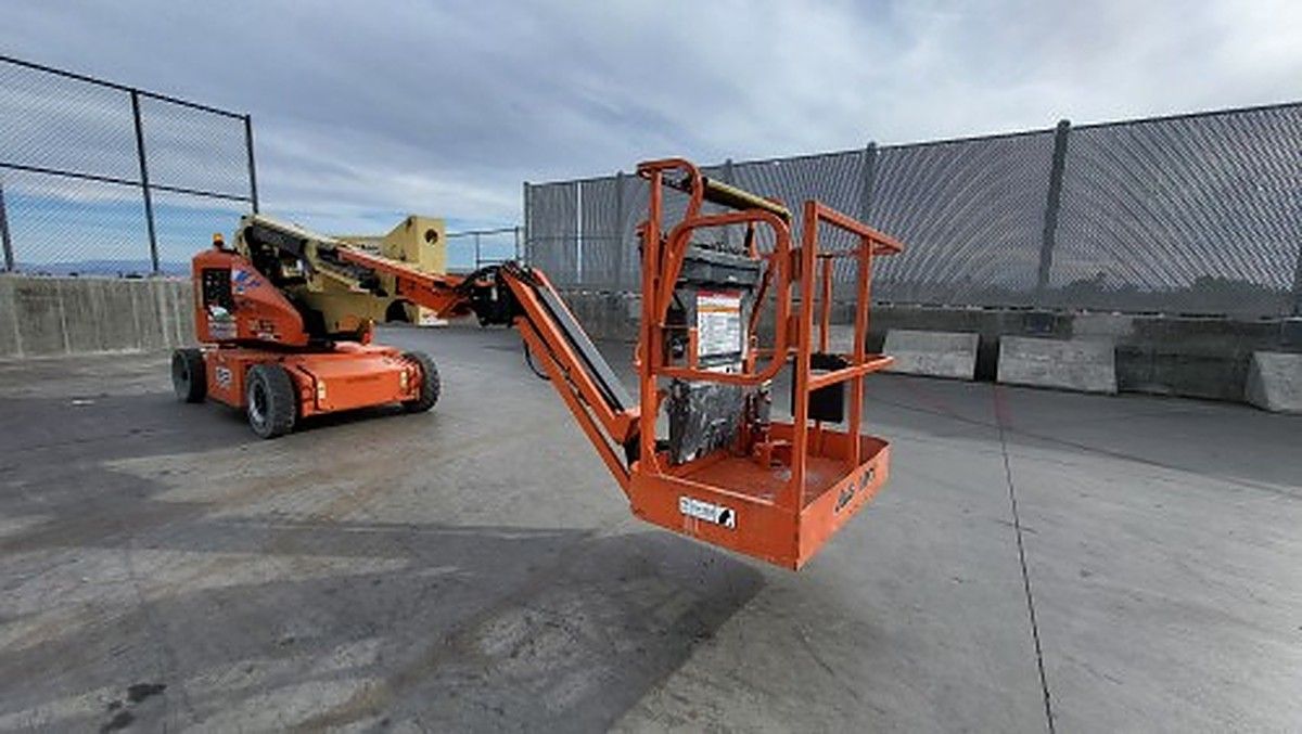 JLG E400AJPN photo 4