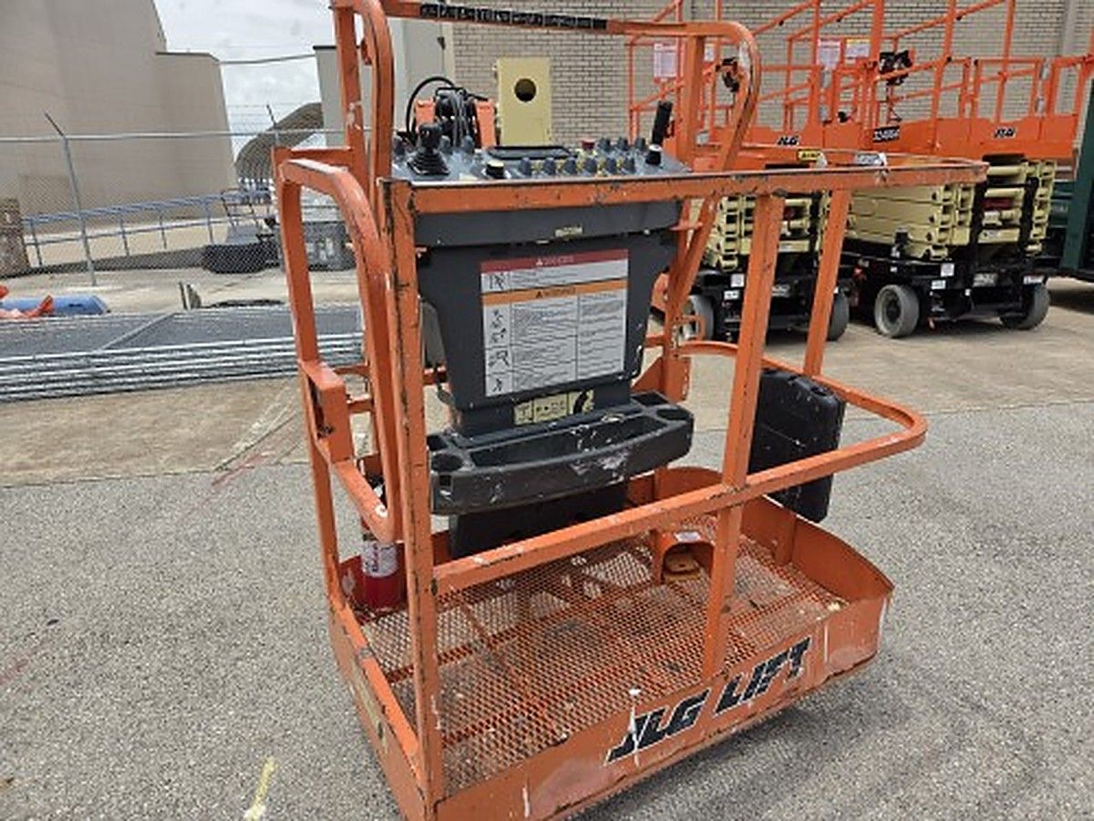 JLG E400AJPN photo 3
