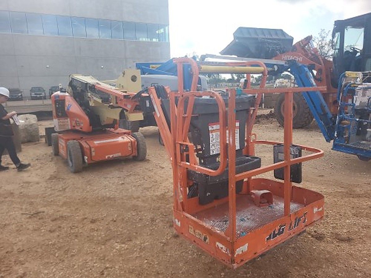 JLG E400AJPN photo 2