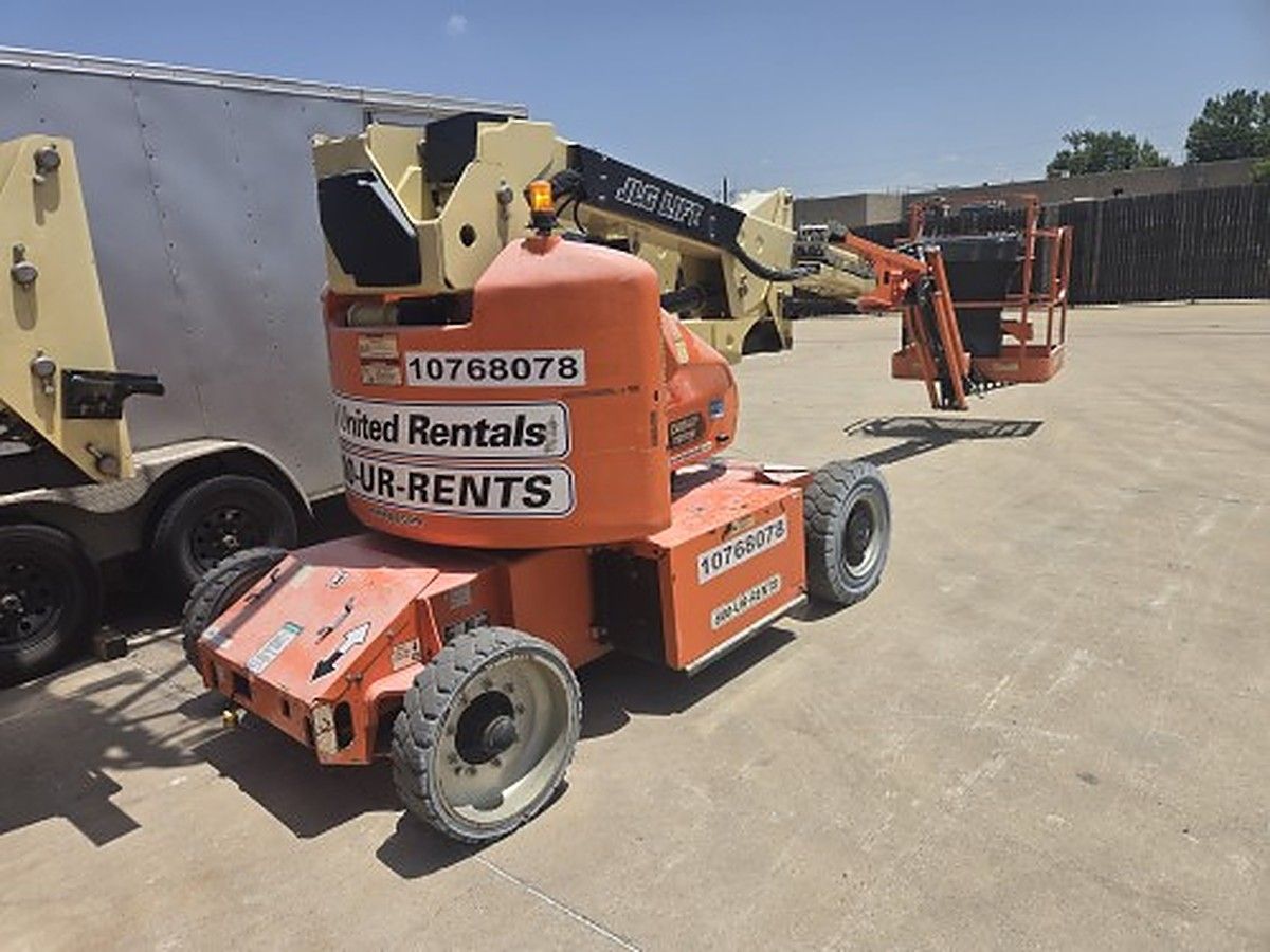 JLG E400AJPN photo 3