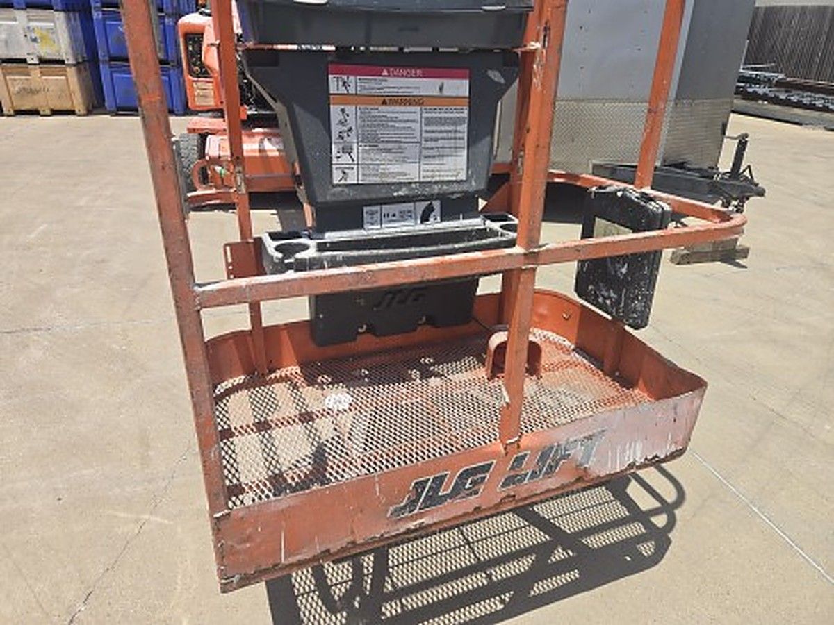 JLG E400AJPN photo 10