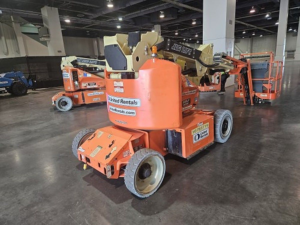 JLG E400AJPN photo 4