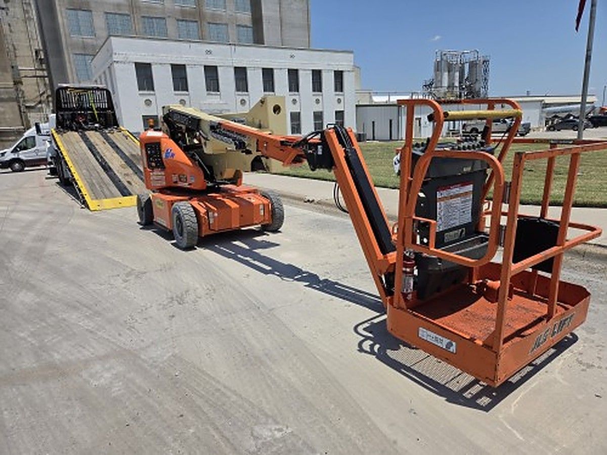 JLG E400AJPN photo 2
