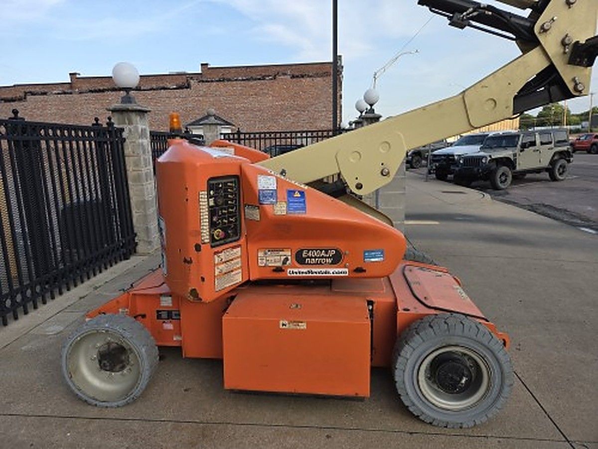 JLG E400AJPN photo 3