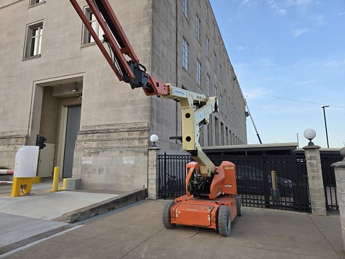JLG E400AJPN photo 8