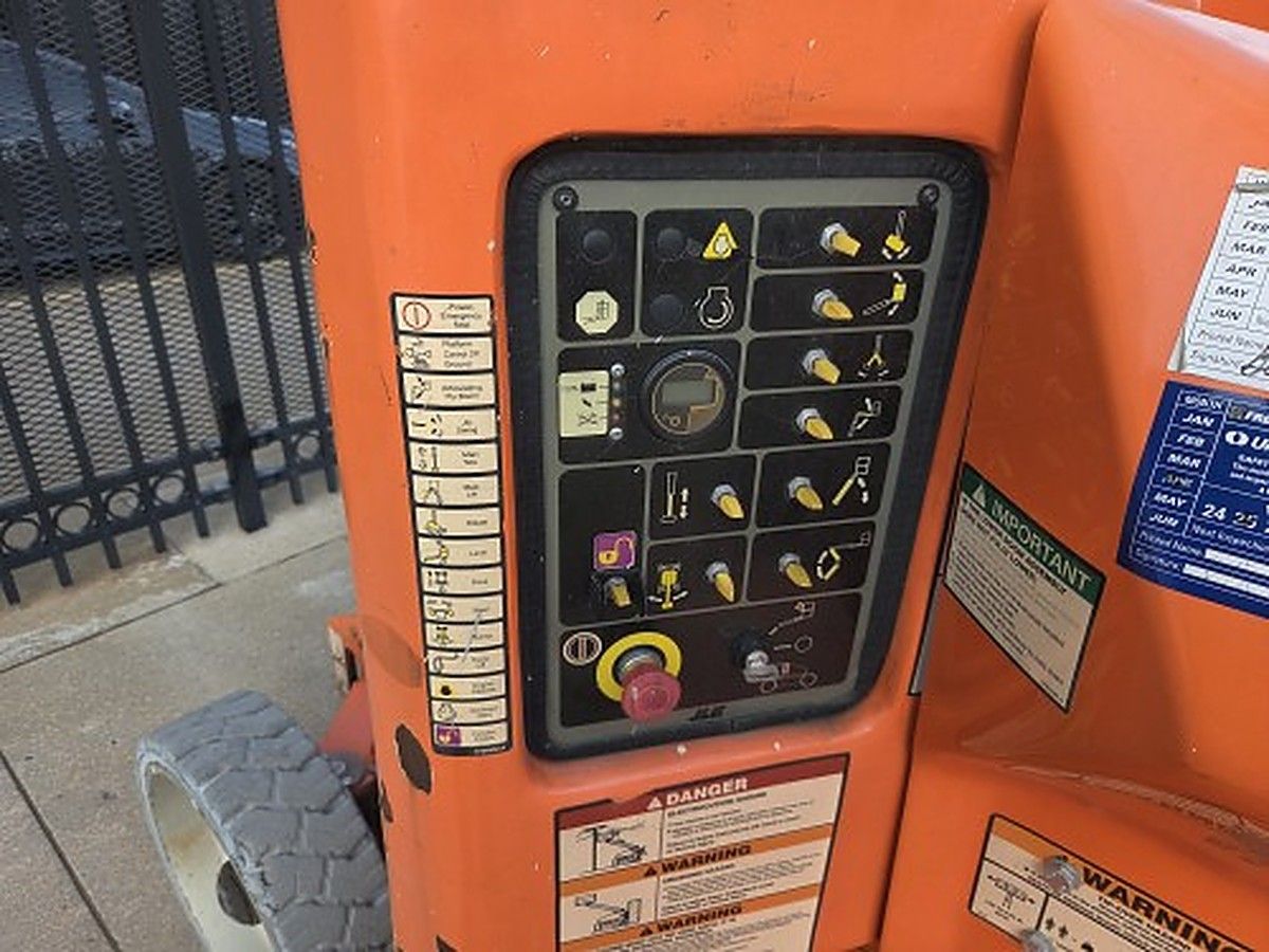 JLG E400AJPN photo 10
