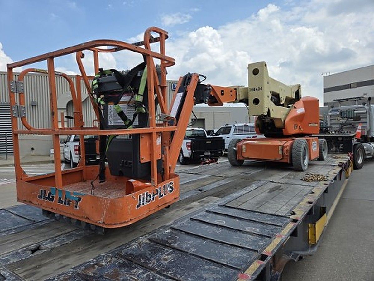 JLG E400AJPN photo 2