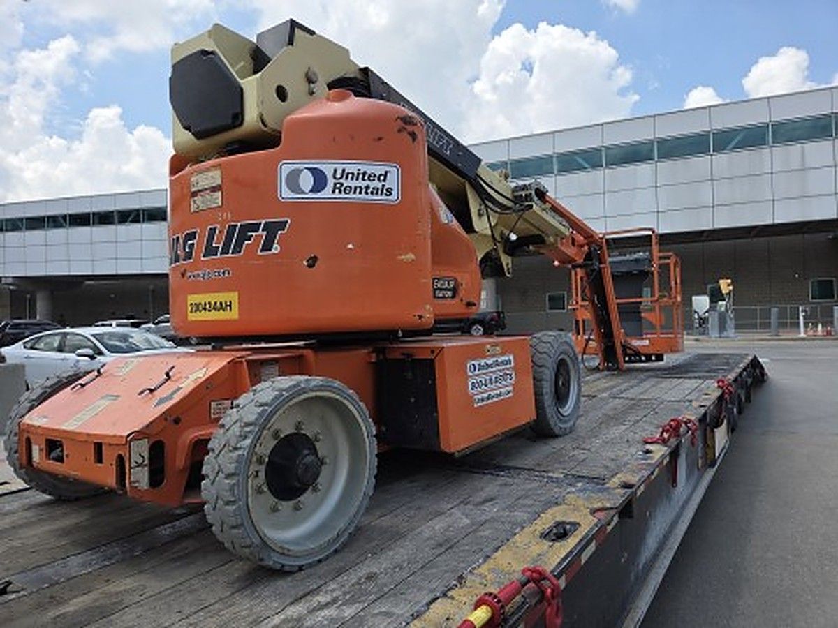 JLG E400AJPN photo 3