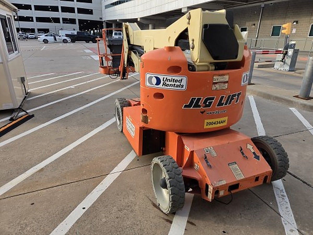 JLG E400AJPN photo 9