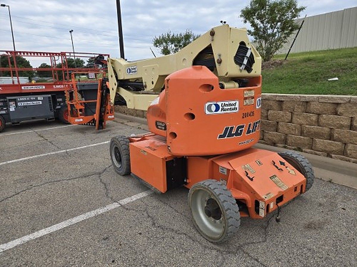 JLG E400AJPN photo 3