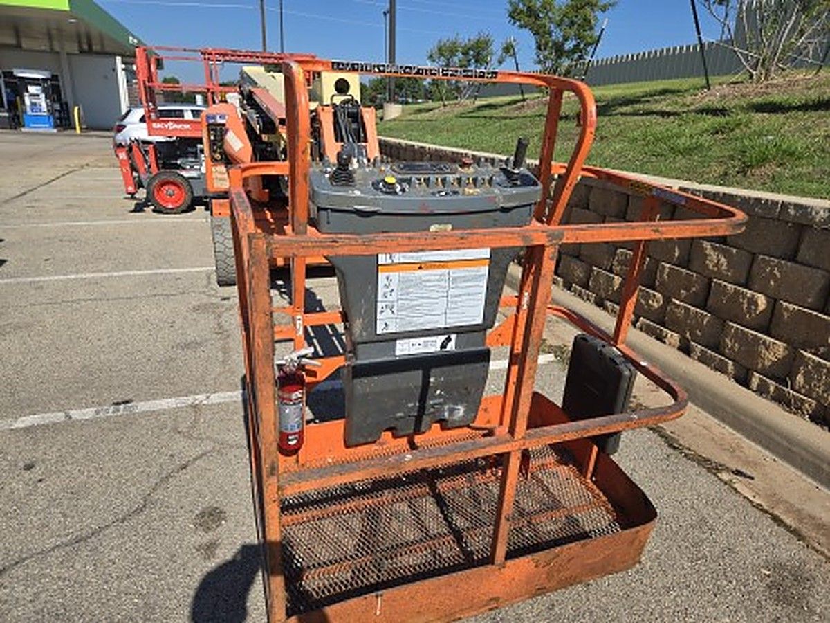 JLG E400AJPN photo 9