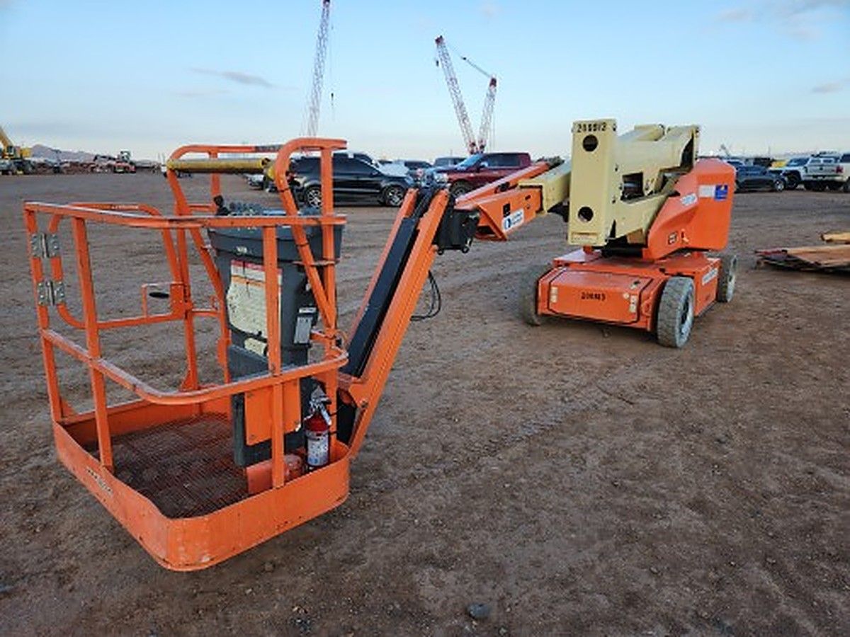 JLG E400AJPN photo 2