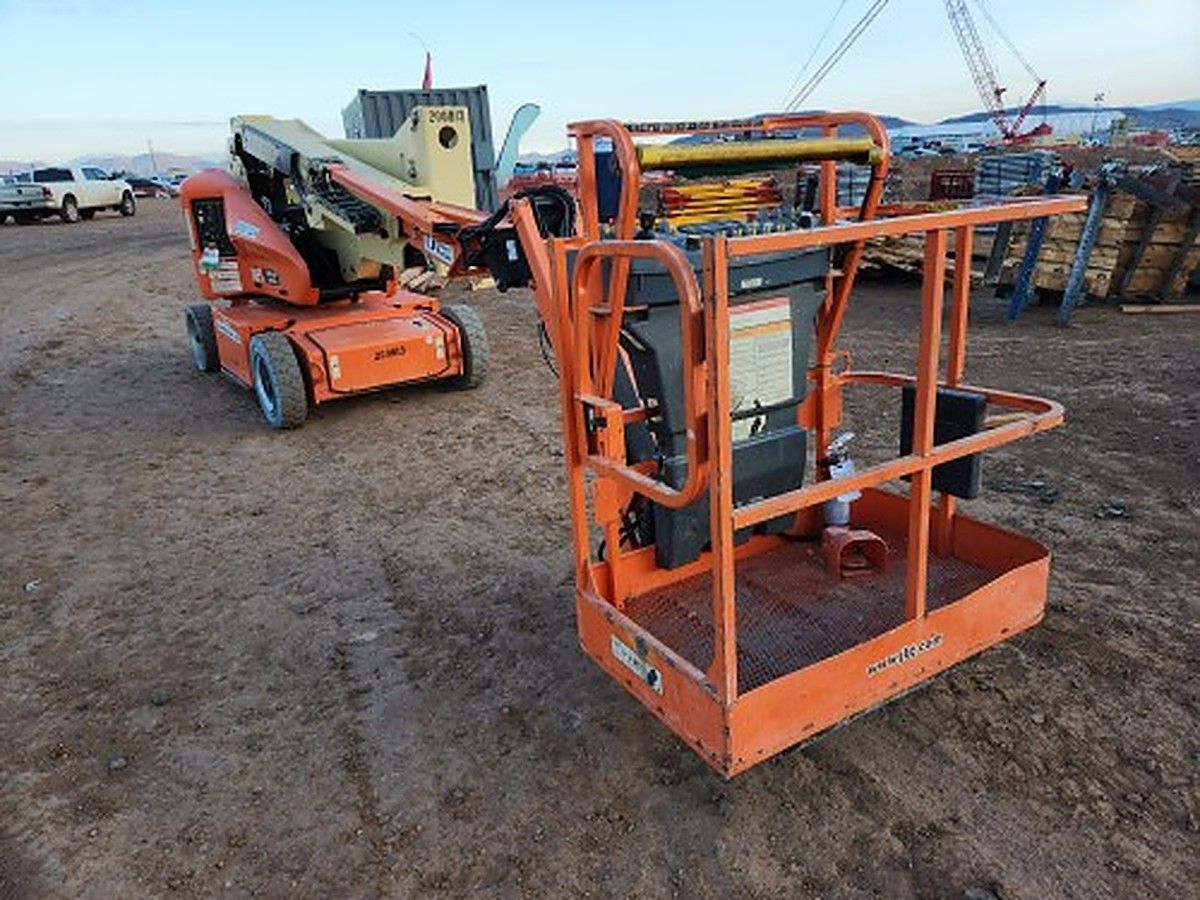 JLG E400AJPN photo 3