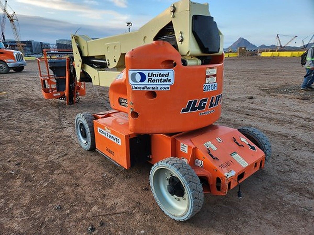 JLG E400AJPN photo 4