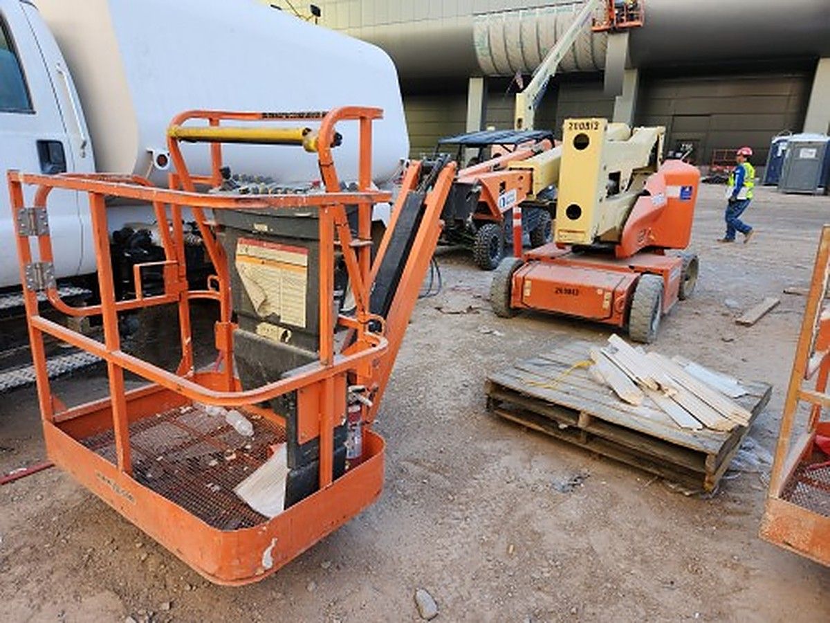 JLG E400AJPN photo 8