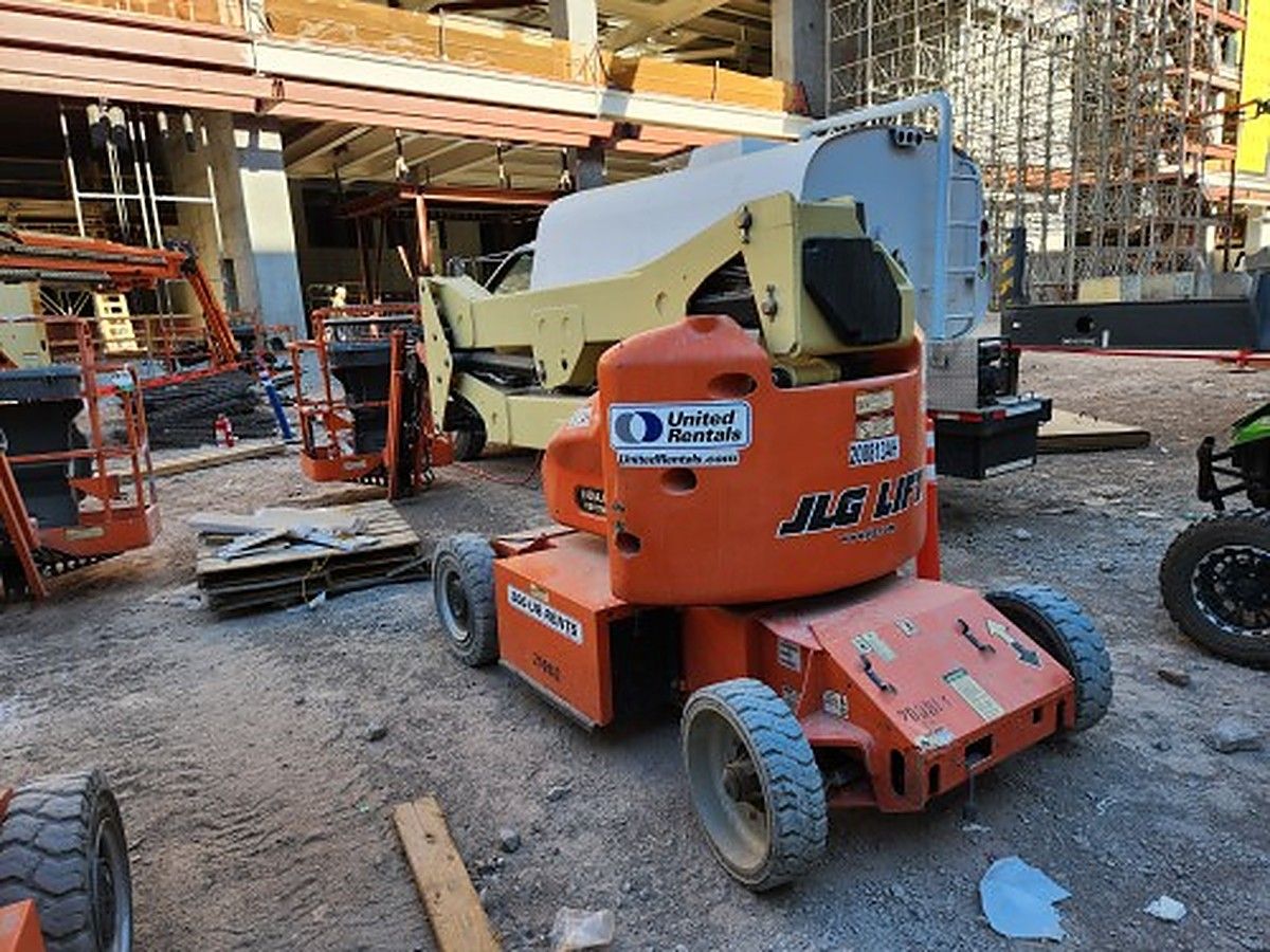 JLG E400AJPN photo 10