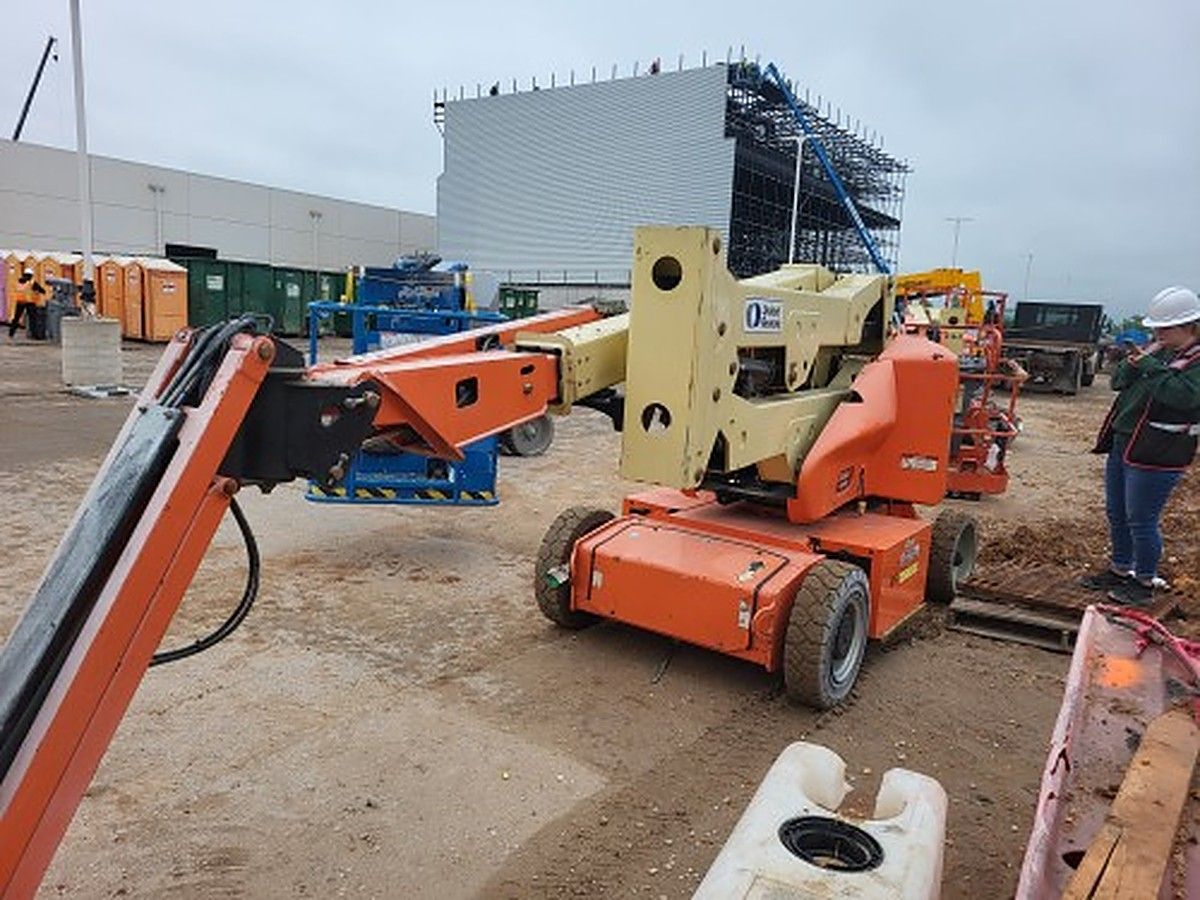 JLG E400AJPN photo 2
