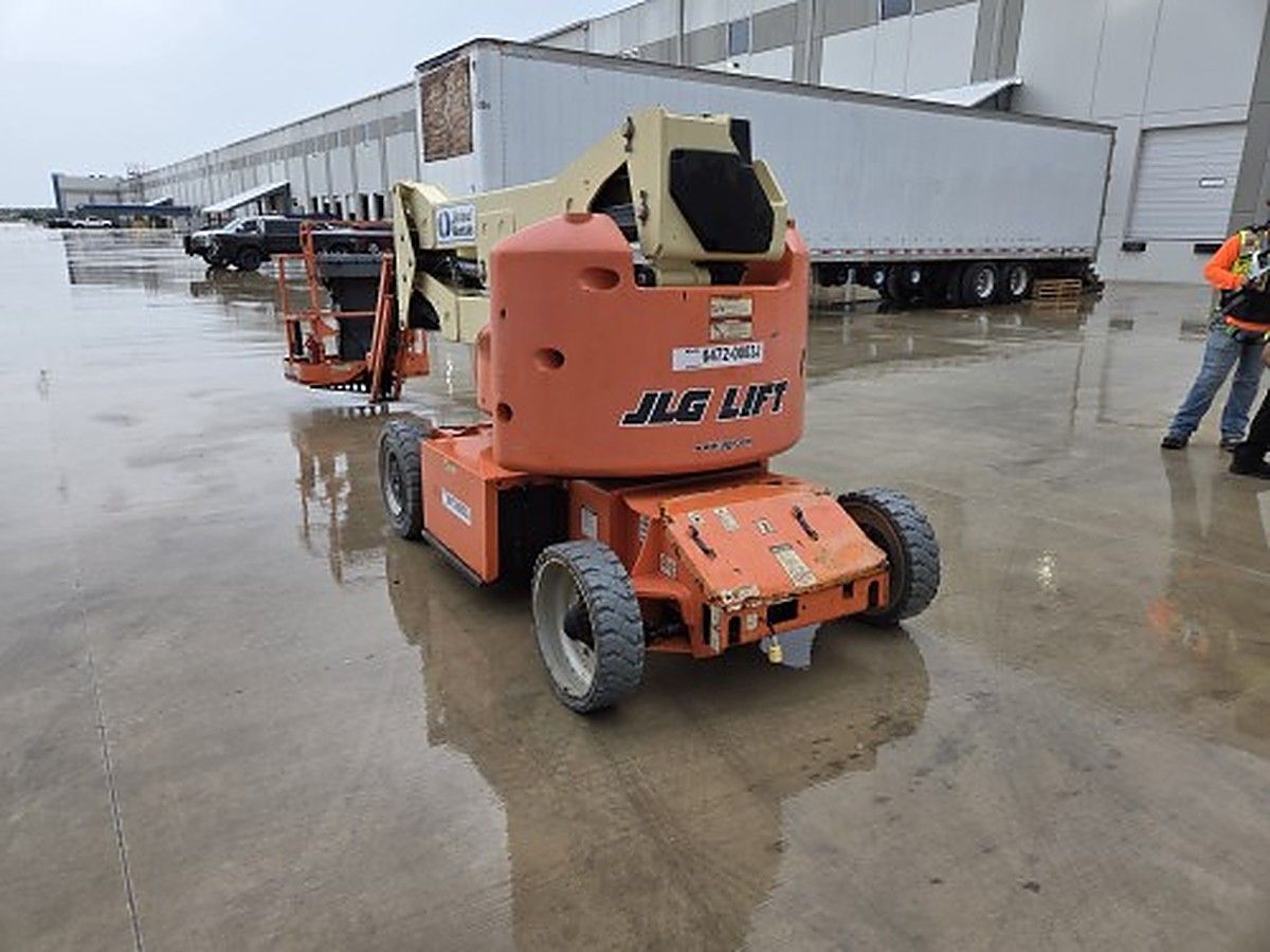 JLG E400AJPN photo 2
