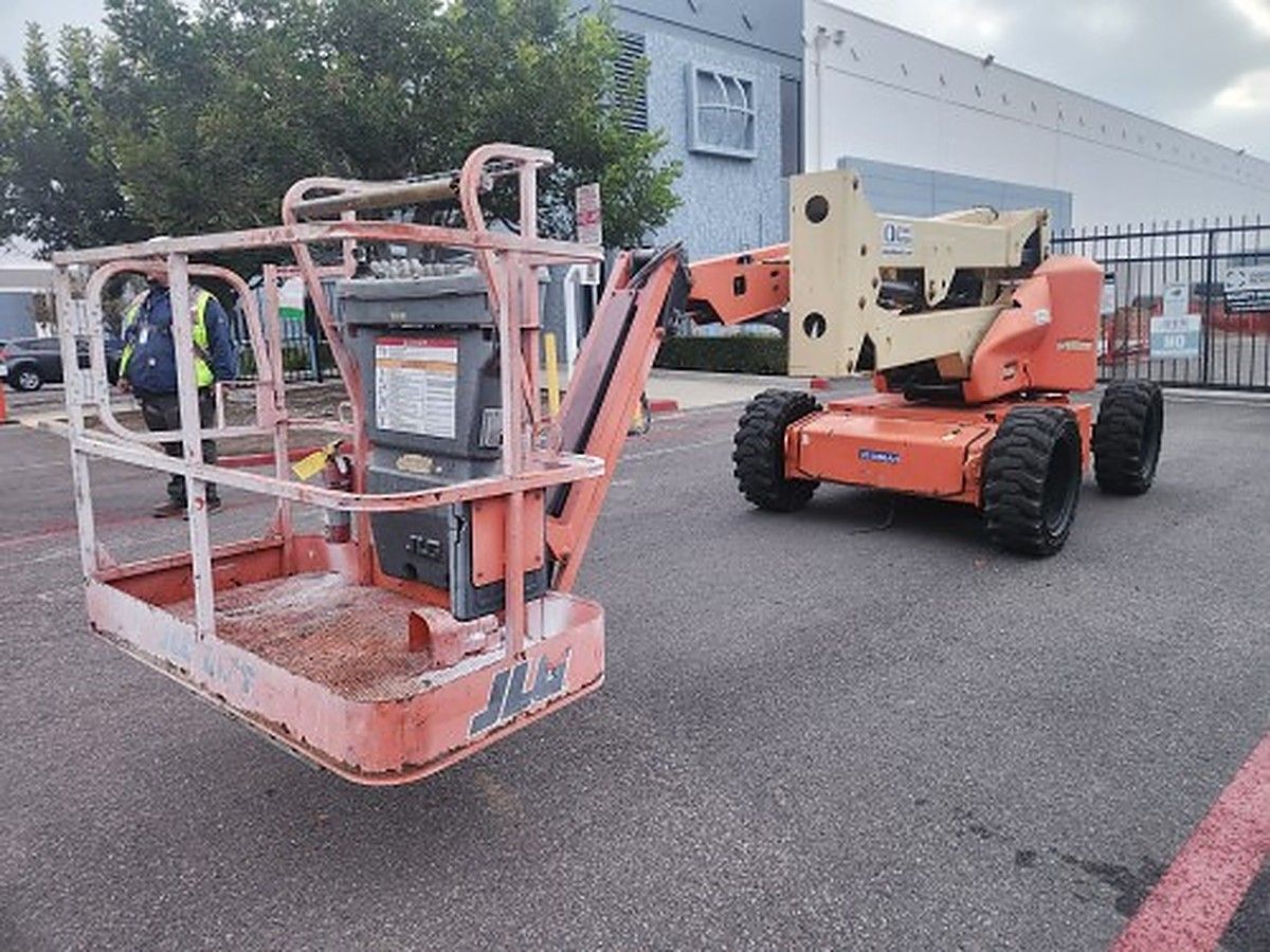 JLG E450AJ photo 4