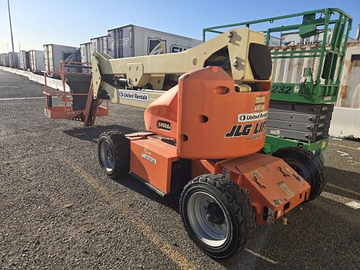 JLG E450AJ photo 2