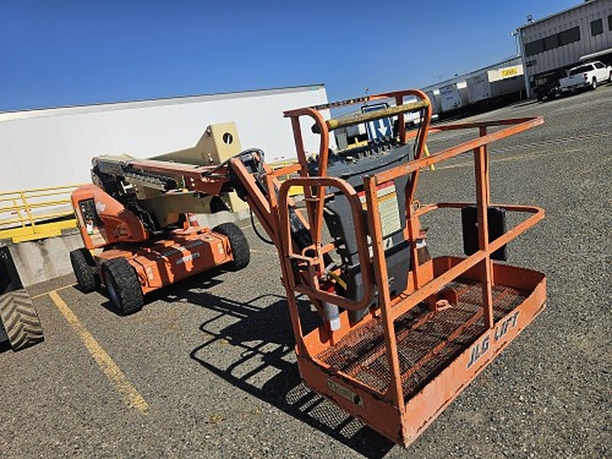JLG E450AJ photo 10