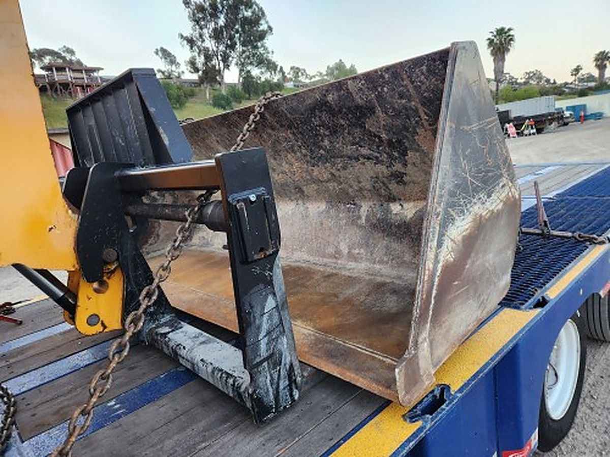 JLG MATERIAL BUCKET photo 2