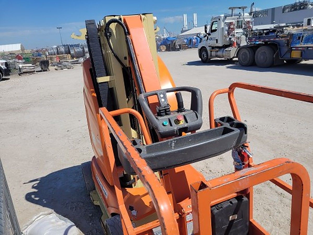 JLG T26E photo 8