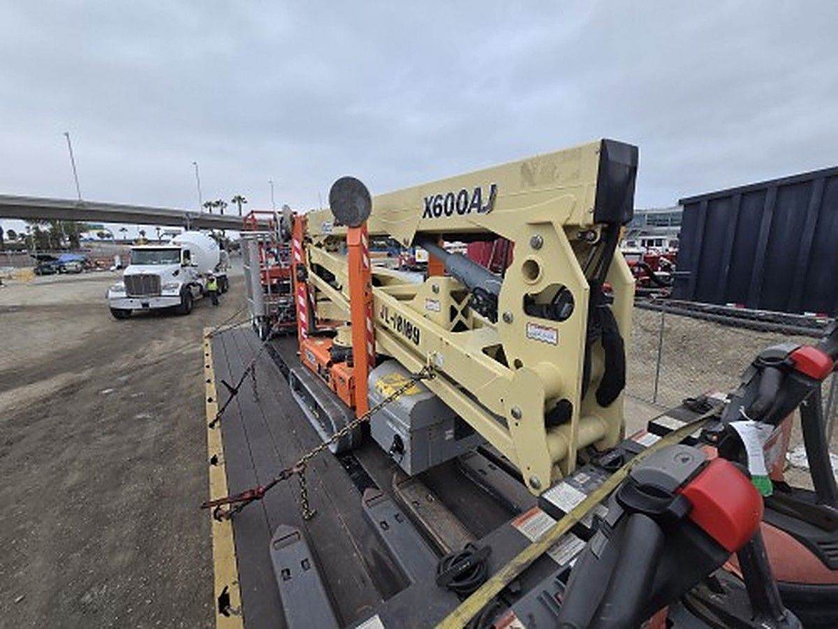 JLG X600AJ photo 2