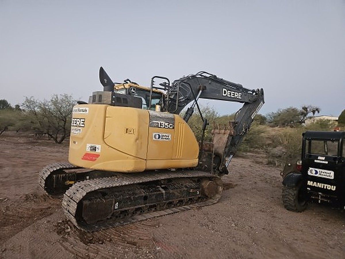 JOHN DEERE 135G photo 2