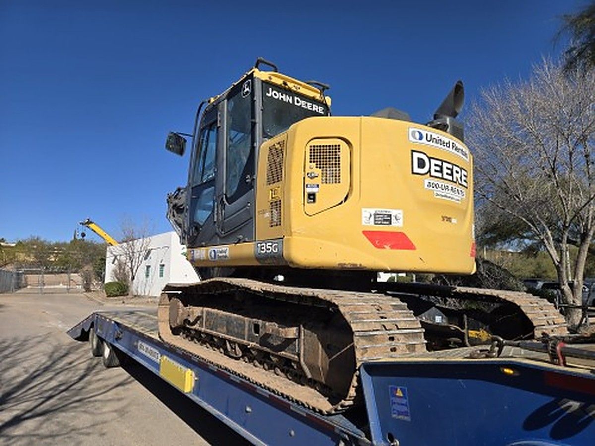 JOHN DEERE 135G photo 9